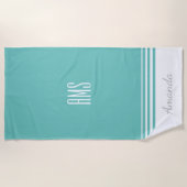 名前とイニシャル、ティール（緑がかった色）、および白の個人用設定 ビーチタオル (正面)