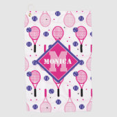 名前とイニシャル、ピンクと紫のテニスラケット ゴルフタオル (正面)