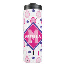 名前とイニシャル、ピンクと紫のテニスラケット