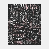 名前とハートを黒の上で繰り返し フリースブランケット (正面)