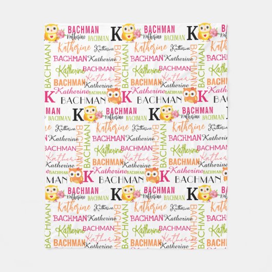 名前とモノグラムのコラージュを持つ黄色のオレンジ色のフクロウ フリースブランケット (正面)