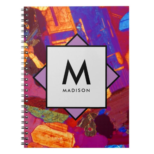 名前とモノグラムをオンにした花崗岩の薄いセクション ノートブック (正面)