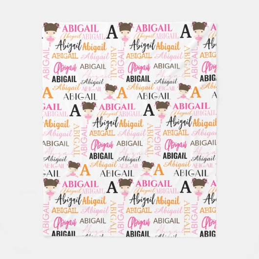 名前とモノグラムコラージュ付きピンクバレリーナ フリースブランケット (正面)