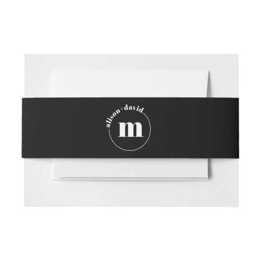 名前とモノグラム黒の白い結婚円 招待状ベリーバンド (正面例)