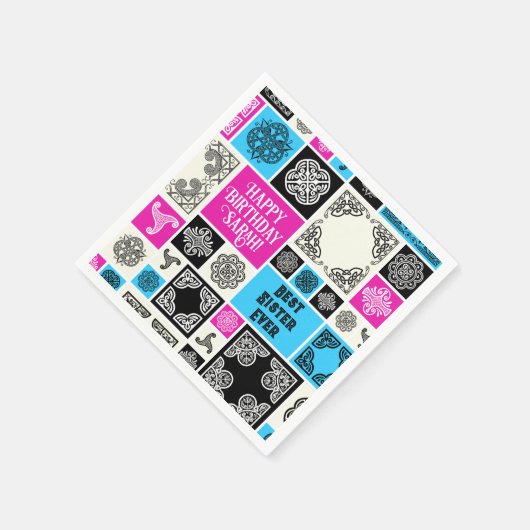 名前と人間関係の追加誕生日マゼンタとブルー スタンダードカクテルナプキン (角)