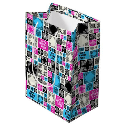 名前と人間関係の追加誕生日マゼンタとブルー ミディアムペーパーバッグ (正面アングル)