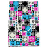 名前と人間関係の追加誕生日マゼンタとブルー ミディアムペーパーバッグ (裏面)