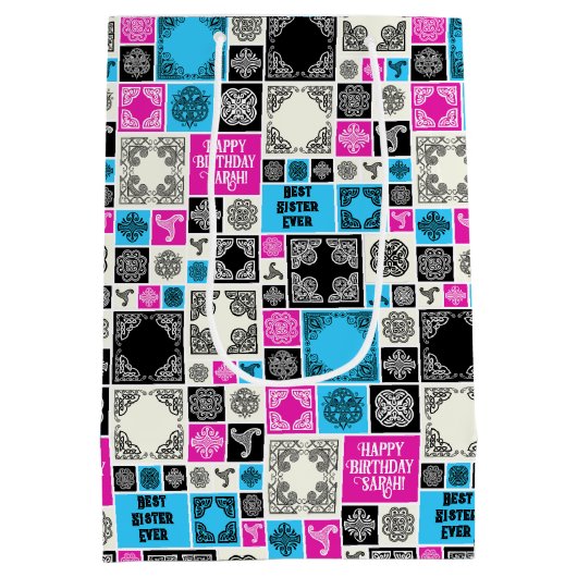 名前と人間関係の追加誕生日マゼンタとブルー ミディアムペーパーバッグ (裏面)