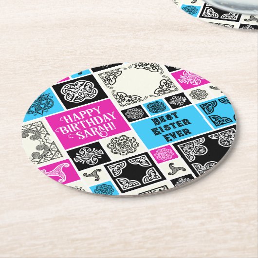 名前と人間関係の追加誕生日マゼンタとブルー ラウンドペーパーコースター (アングル)