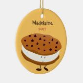 名前と年の付いたかわいいクッキーサンドイッチ |オーナメント セラミックオーナメント (右)