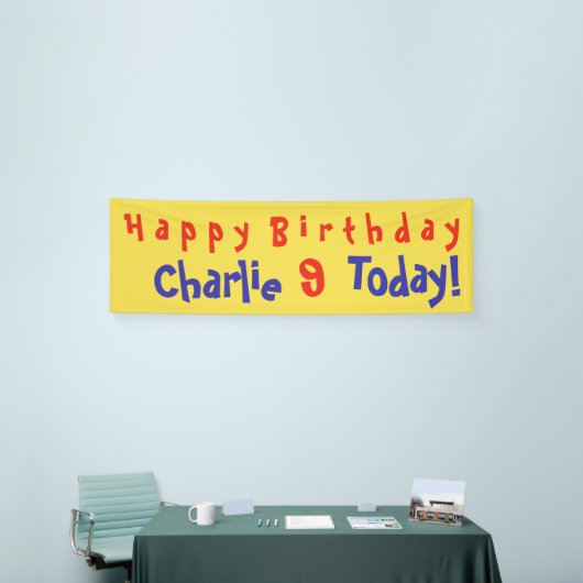 名前と年齢が付いた第9回バースデーパーティーのバナー 横断幕 (トレードショー)