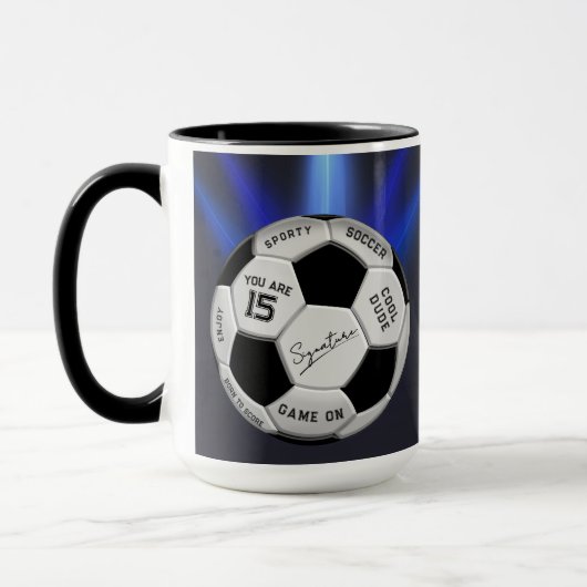 名前と年齢のテキスト入り オーダーメイド サッカーボール 誕生日 マグカップ (左)
