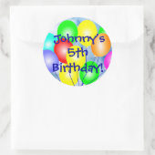 名前と年齢の任意のカラフル誕生日バルーンのシール ラウンドシール (バッグ)
