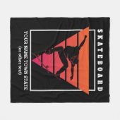 名前と文字スケートボードジオメトリック三角形を追加 フリースブランケット (正面(横))