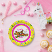 名前と日付ピンクと黄色のSweet sixteen ペーパープレート (パーティー)