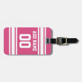 名前と番号の付いたスポーツジャージー – ピンクホワイト ラゲッジタグ (正面横)