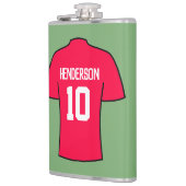 名前と番号の付いた赤サッカーシャツ フラスク (左)