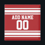 名前と番号を付けたスポーツジャージー マグネット<br><div class="desc">色赤と白- – あなたはファンタジーサッカーのチームのオーナーもしであり、自分の製品を作り、友人に見せびらかす！それとも – 高校遊のサッカーで記念品が欲しい？このジャージデザインは誰のスポーツにも遊最適である。</div>