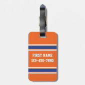 名前と番号を持つオレンジ色のブルースポーツジャージー ラゲッジタグ (裏面縦)