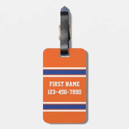 名前と番号を持つオレンジ色のブルースポーツジャージー ラゲッジタグ (裏面縦)