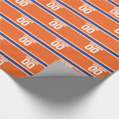 名前と番号を持つオレンジ色のブルースポーツジャージー ラッピングペーパー (角)