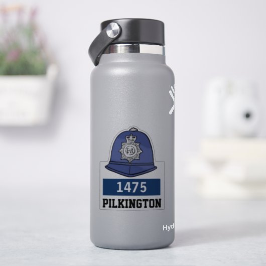 名前と番号を持つ英国警察の巡査ヘルメット シール (HydroFlask)
