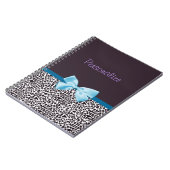 名前と粋なヒョウのプリントそして一流 ノートブック (左側)