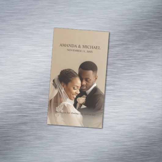 名前と結婚式の日付が入ったオリジナルの写真の引き出物 マグネット名刺 (インサイチュ)