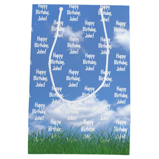 名前と芝生のゴルフバッグを持つ誕生日 ミディアムペーパーバッグ (裏面)