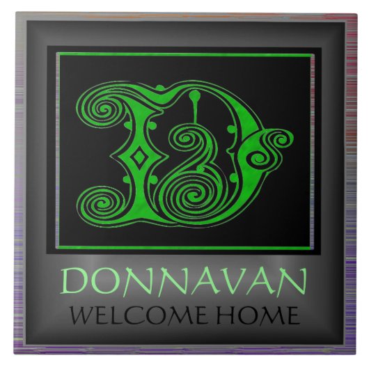 名前と「ウェルカムホーム」タイル付きDモノグラム タイル (正面)