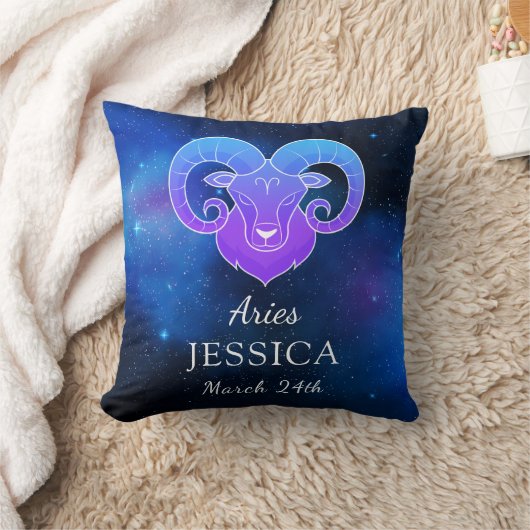 名前と〔占星術の〕十二宮図記号Ariesギフト装飾用クッション クッション (ブランケット)