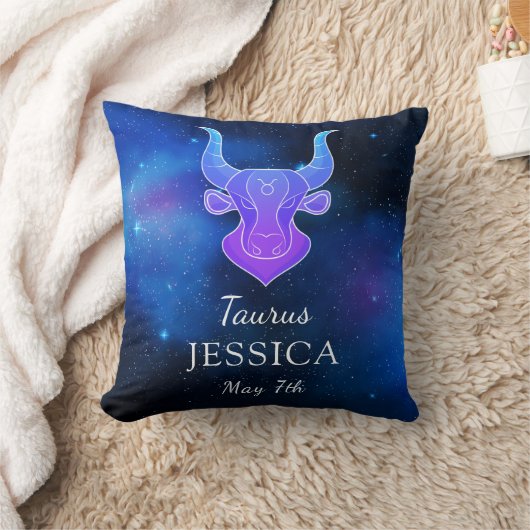 名前と〔占星術の〕十二宮図記号Taurusギフト装飾用クッション クッション (ブランケット)