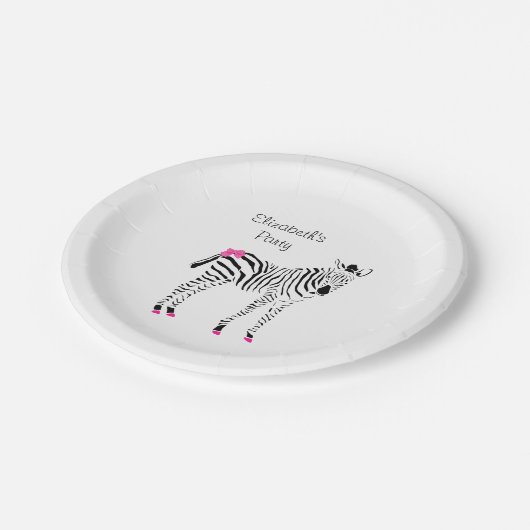 名前のかわいいショッキングピンクそして黒くガーリーなシマウマ ペーパープレート (アングル)