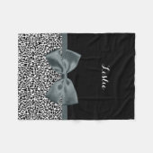 名前のついた洗練されたヒョウ柄の灰色の弓 フリースブランケット (正面(横))