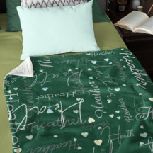 名前のイニシャルとハートを緑に沿って複製