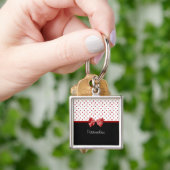 名前のガーリーで赤くおよび黒い水玉模様のハートの弓 キーホルダー (手)