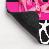 名前のガーリーなキリンのプリントのかわいいピンクの靴 マウスパッド (コーナー)