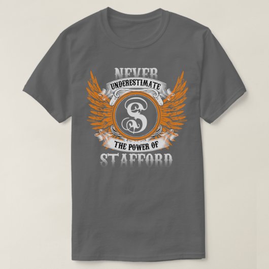 名前のシャツは力を過小評価しない Tシャツ (デザイン正面)