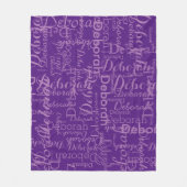 名前のタイポグラフィパターンを紫色で作成 フリースブランケット (正面)