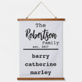 名前のパーソナライズされたファミリリストTypewriterフォント 吊り下げ型タペストリー (正面)