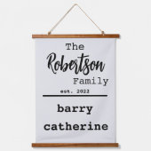 名前のパーソナライズされたファミリリストTypewriterフォント 吊り下げ型タペストリー (正面)