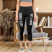 名前のパーソナライズカスタムホワイトブラックキャットママおもしろい カプリレギンス