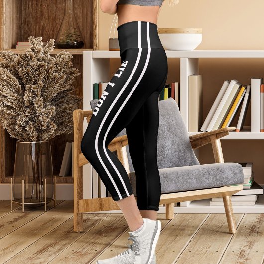 名前のパーソナライズカスタムホワイトブラックキャットママおもしろい カプリレギンス