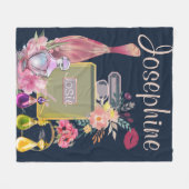 名前のパーソナライズ香水ボトルピンクフローラ フリースブランケット (正面(横))