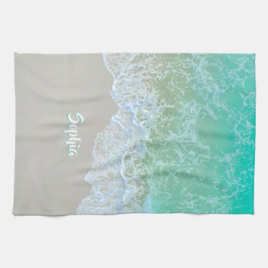 名前のパーソナライズ、白とティール(緑がかった色)、優しいビーチ波 キッチンタオル (横)