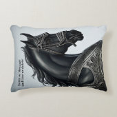 名前のメッセージを追加し、鎧を持つ強い黒馬 アクセントクッション (正面)