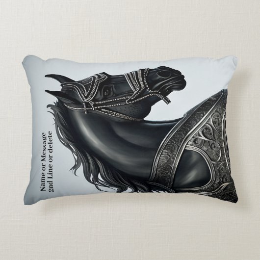 名前のメッセージを追加し、鎧を持つ強い黒馬 アクセントクッション (正面)