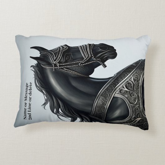 名前のメッセージを追加し、鎧を持つ強い黒馬 アクセントクッション (裏面)