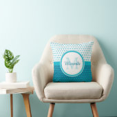 名前のモダンな青緑の水玉模様のモノグラム クッション (椅子)