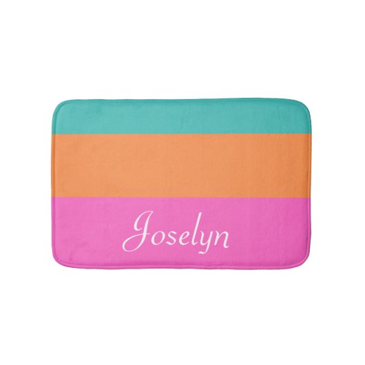 名前の付いたピンク、オレンジ、青の横線 バスマット (正面)